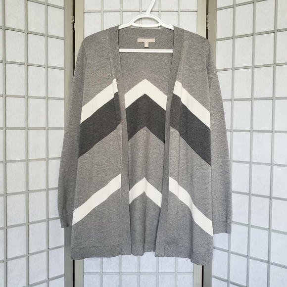 Banana Republic Sweaters - BANANA REPUBLIC chevron cardigan sweater, grey